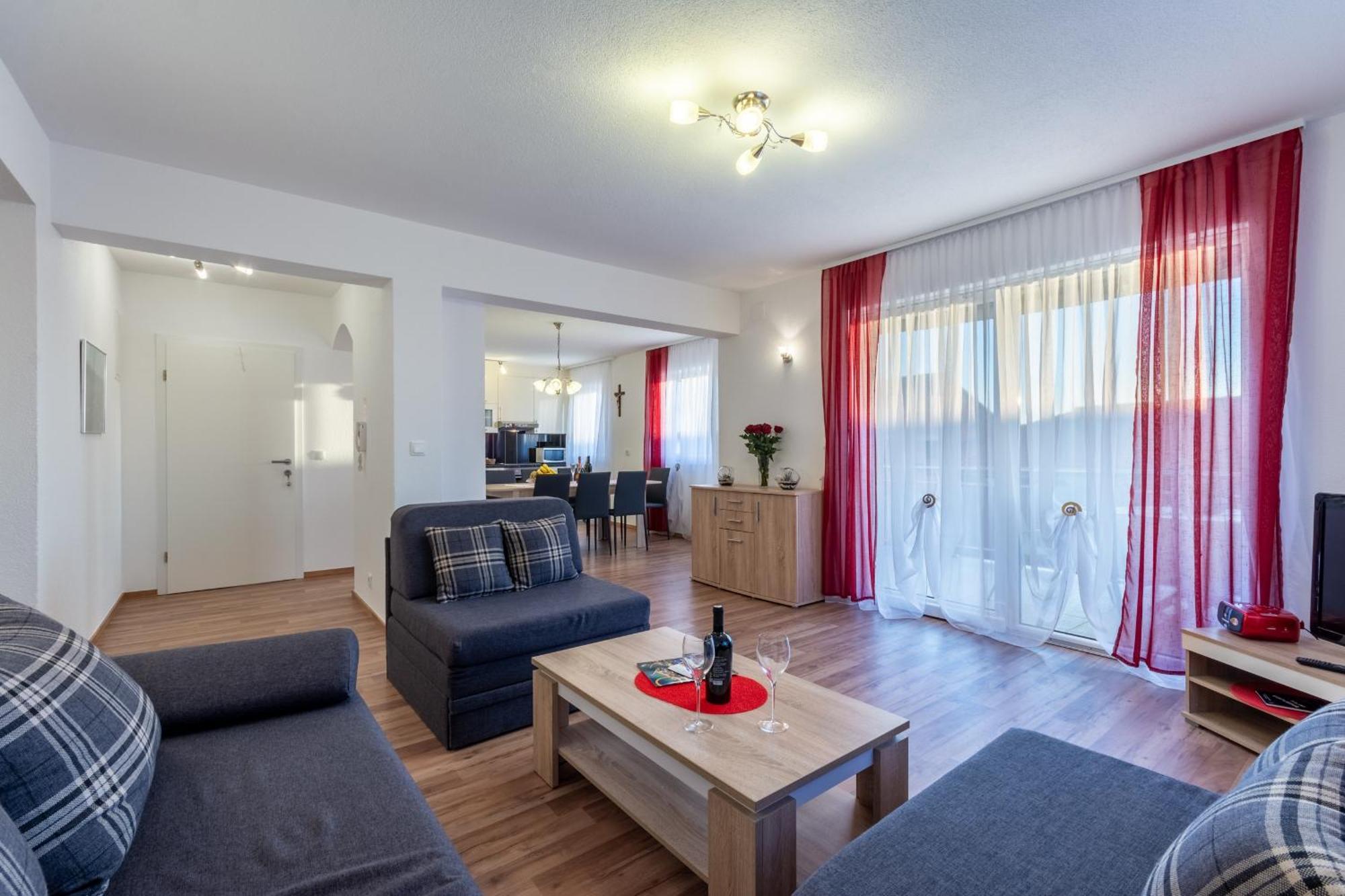 Family Friendly Apartments With A Swimming Pool Stanici, Omis - 18676 Room photo